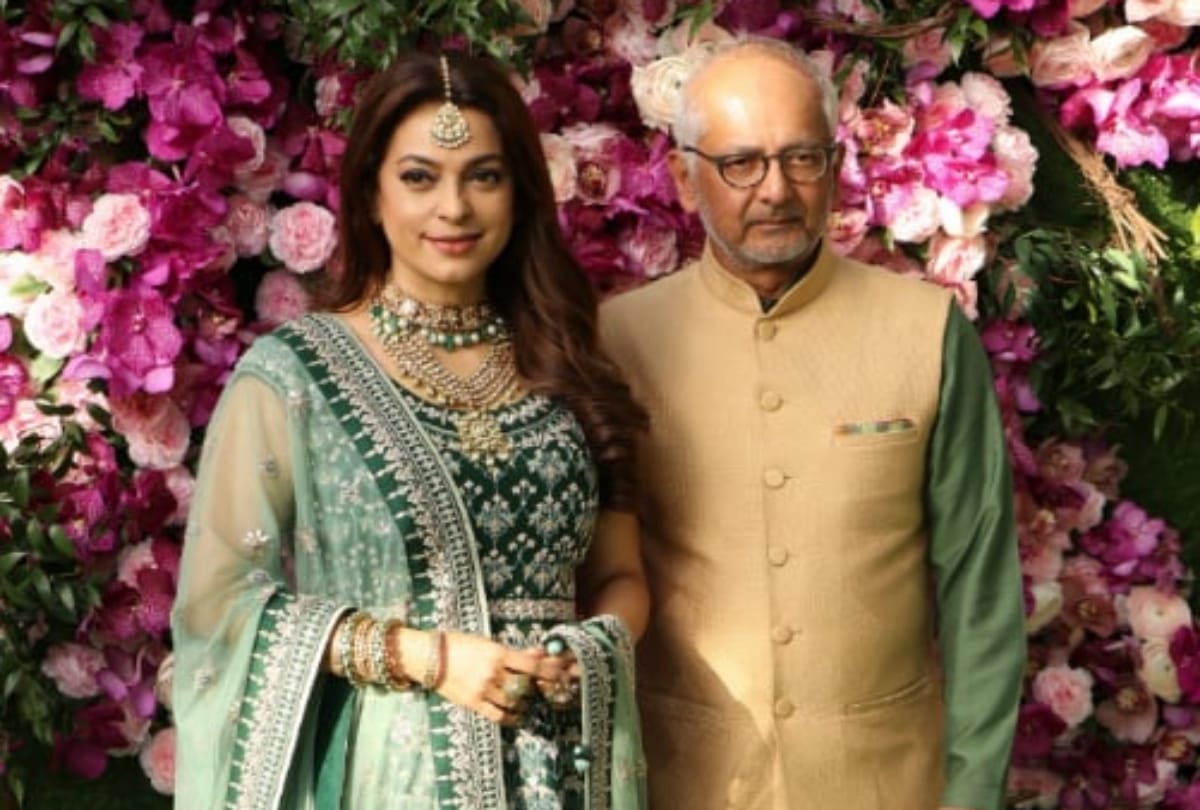 Juhi Chawla Sarcastic Reaction as She Get Vegetables Wrapped in Polythene