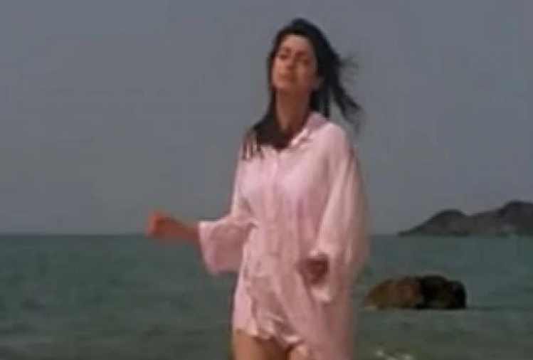 juhi chawla cried to remeber her brother bobby chawla