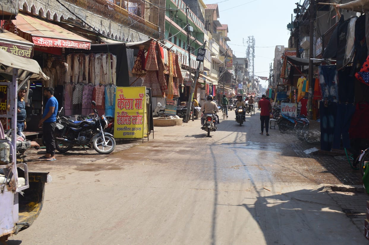 Hathras: The silence in the market from Corona, lack of customers in the shop showroom