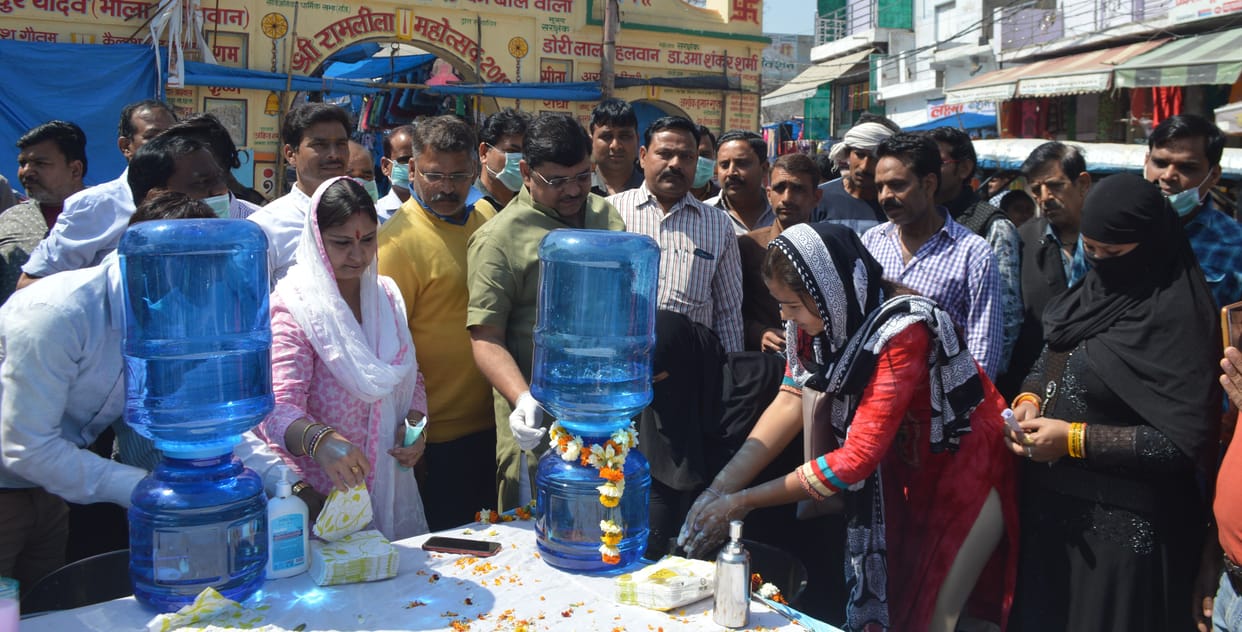 Hathras: Hands of people washed to protect against corona virus
