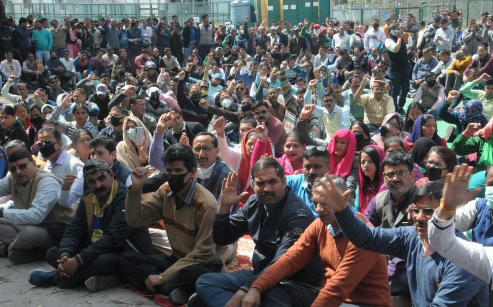 Reservation in promotion: General OBC employees wear masks, families come together in protest