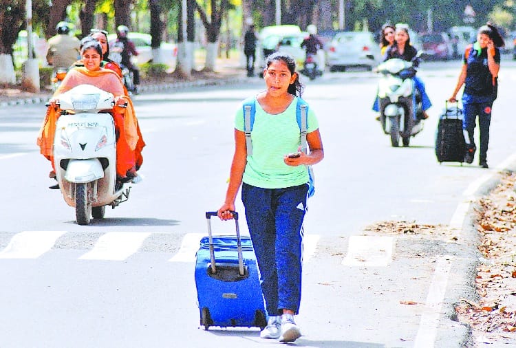 punjab university hostels vacant due to Corona virus