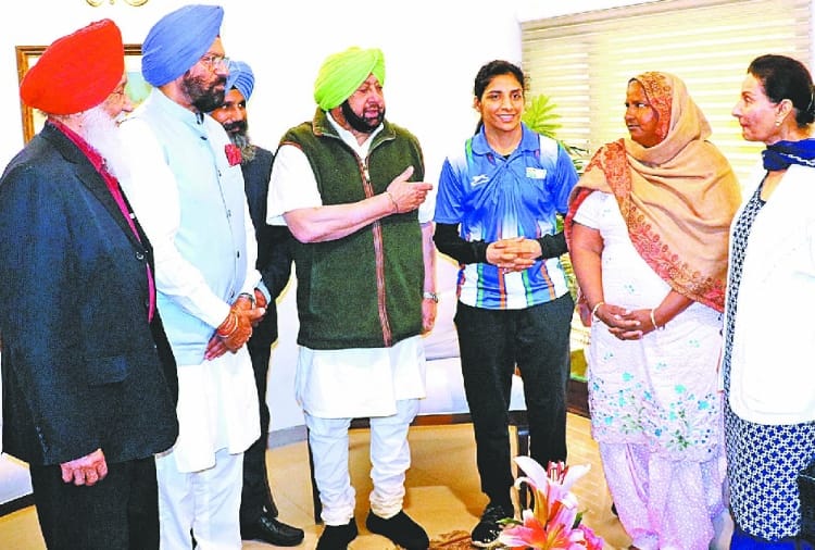 Boxer Simranjeet kaur meet with Punjab CM capt Amarinder singh
