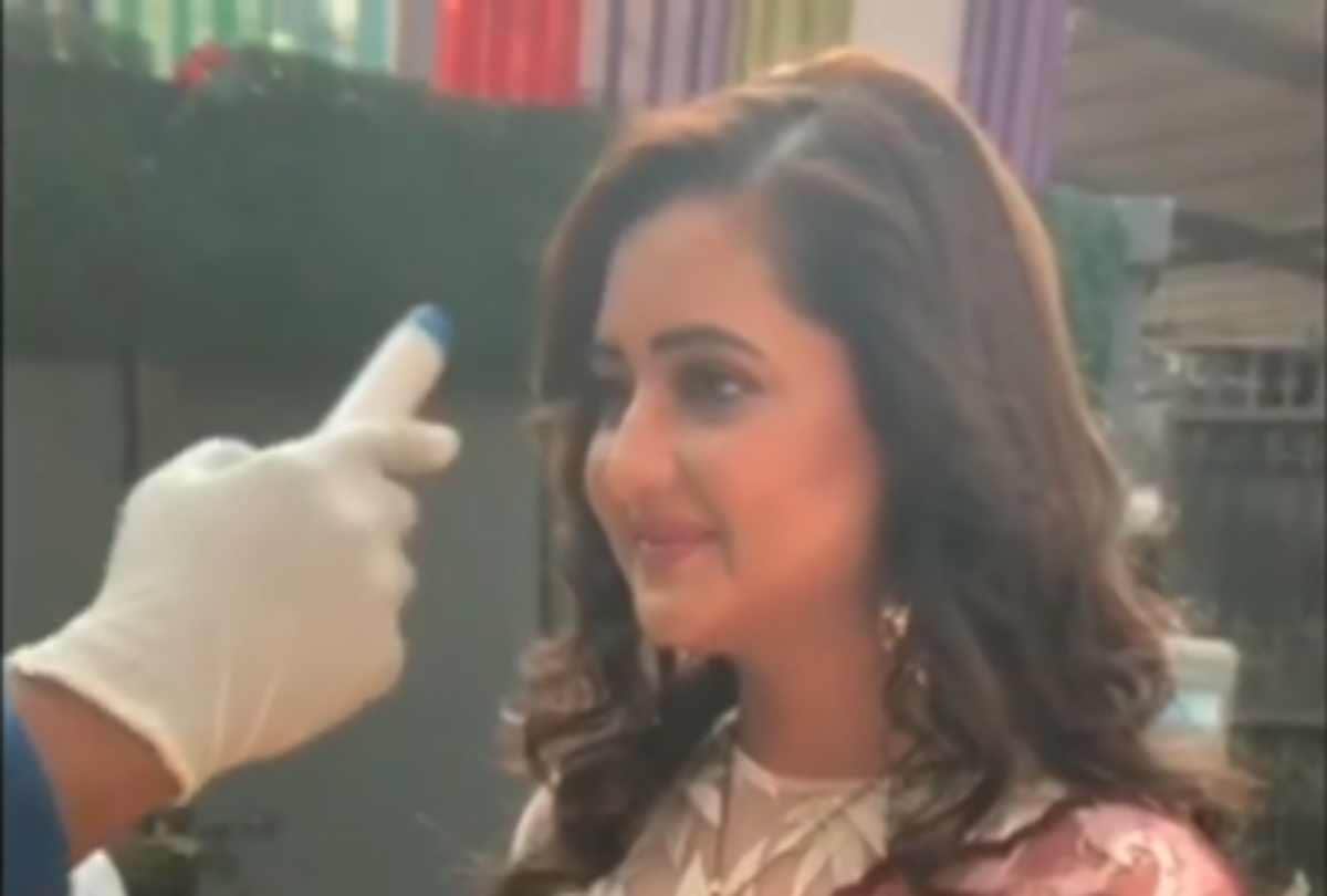 rashami desai tested corona virus at the set of naagin 4