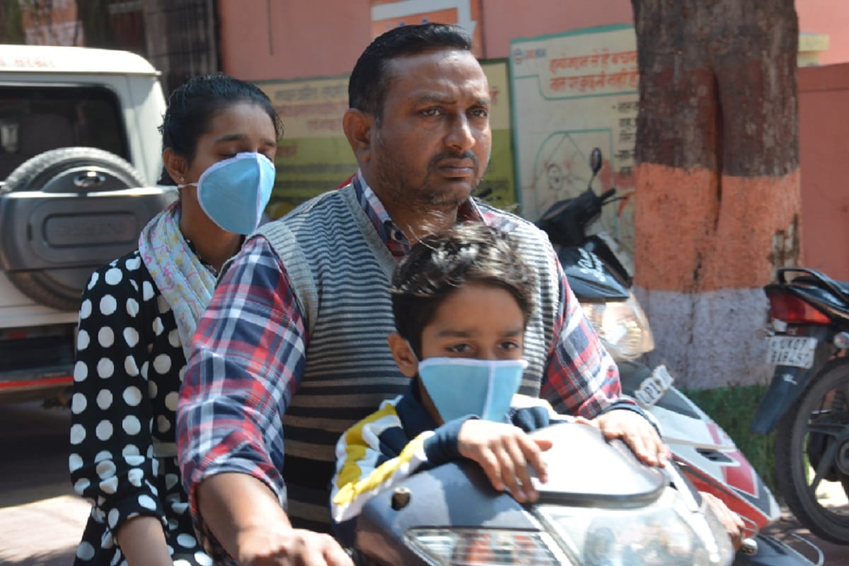 Amar Ujala Live Report, The people of Muzaffarnagar are being affected by the Corona virus