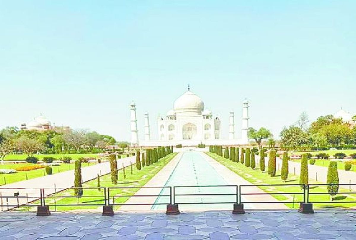 Taj Mahal Closed Tourist Weep