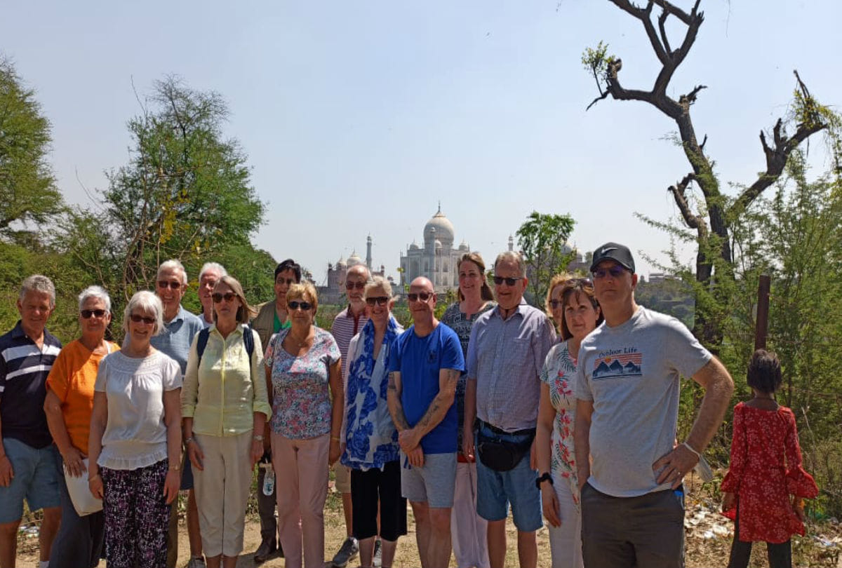 Taj Mahal Closed Tourist Weep