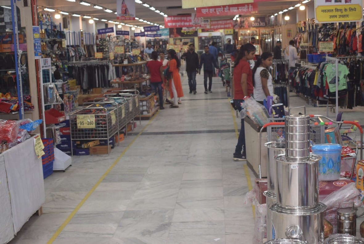 There is no protection against corona in shopping malls