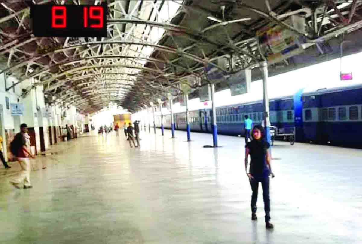 Fear of Corona: Rail tickets worth Rs. 4 lakhs are canceled every day