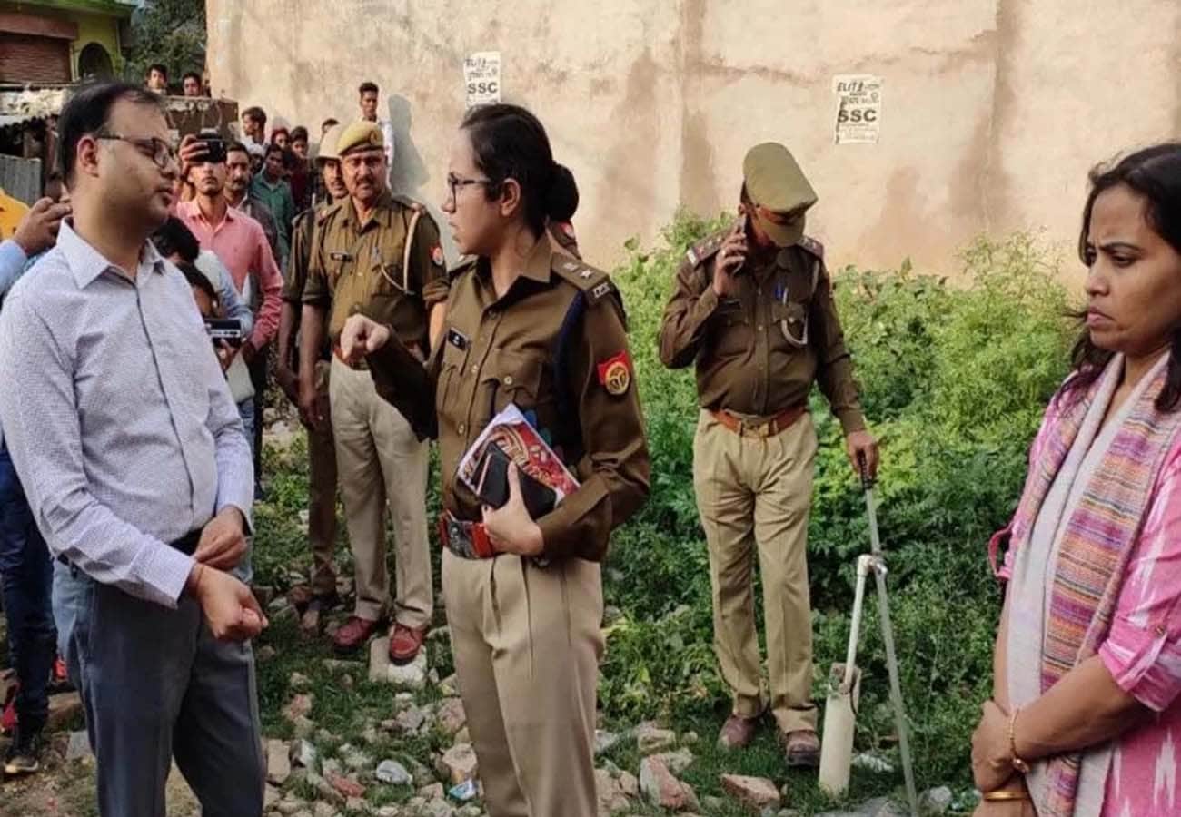 Auraiya double murder, Advocate's wife said big thing