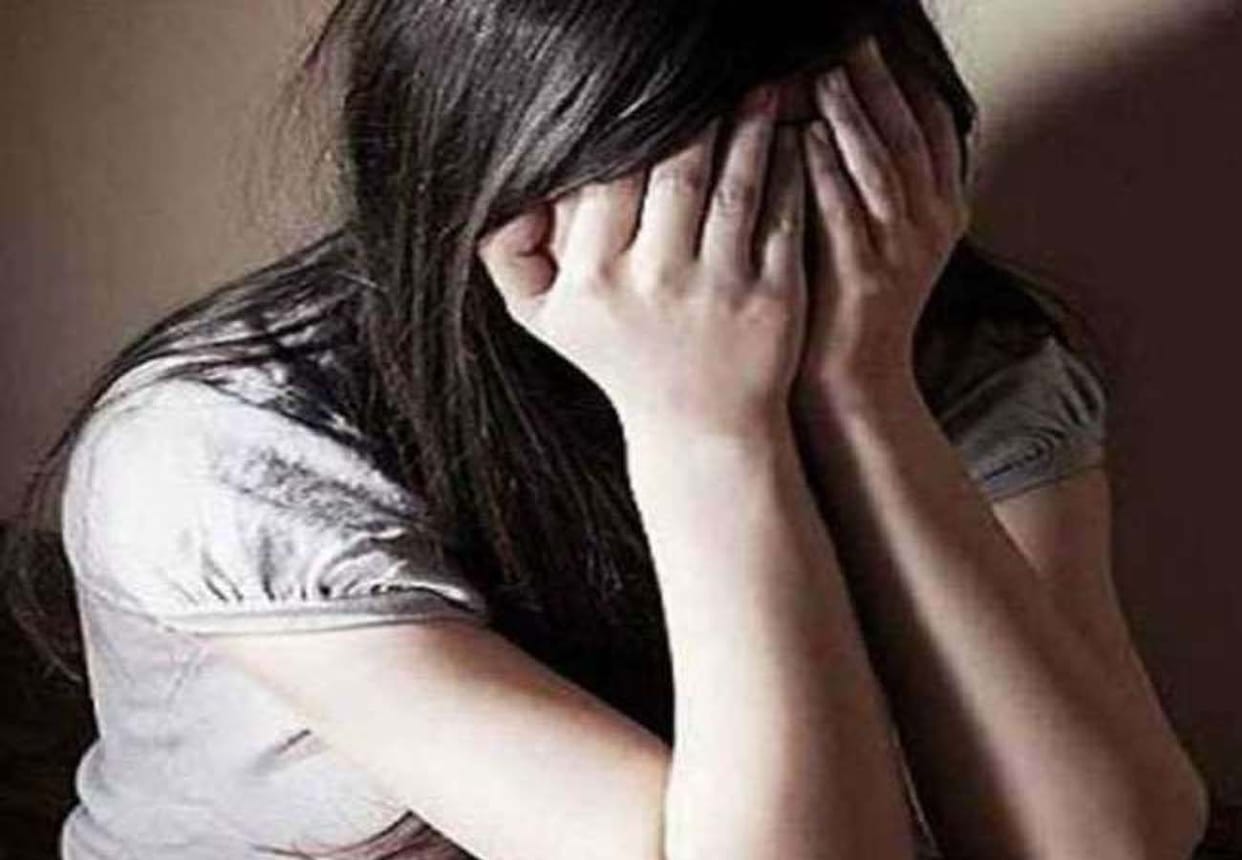 misdeed with girl by pretending to be a job in kanpur