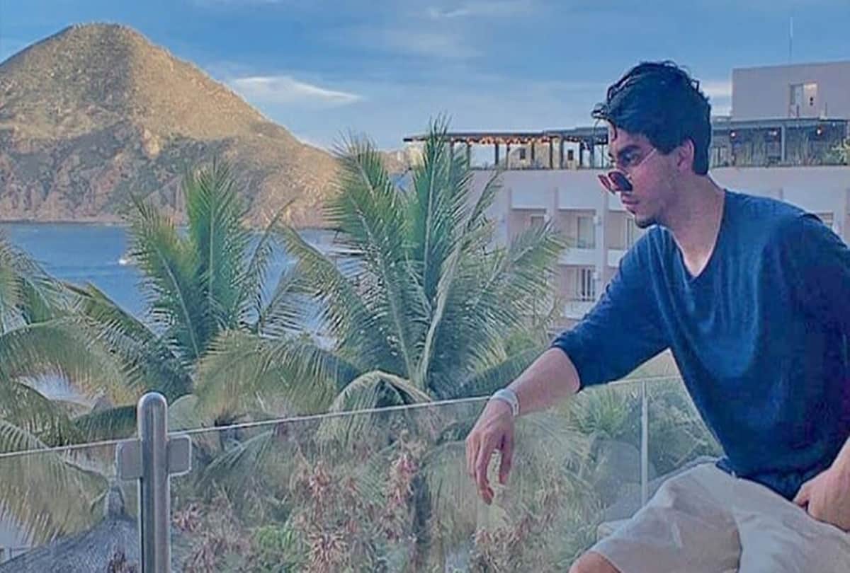 Shahrukh Khan Son Aryan Khan New Moustache Look Photos Goes Viral on Social Media