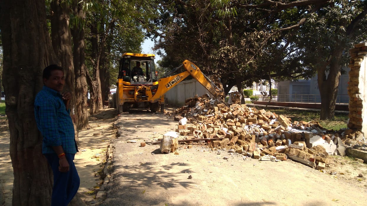 Kabir's tomb and tomb will now shine from afar