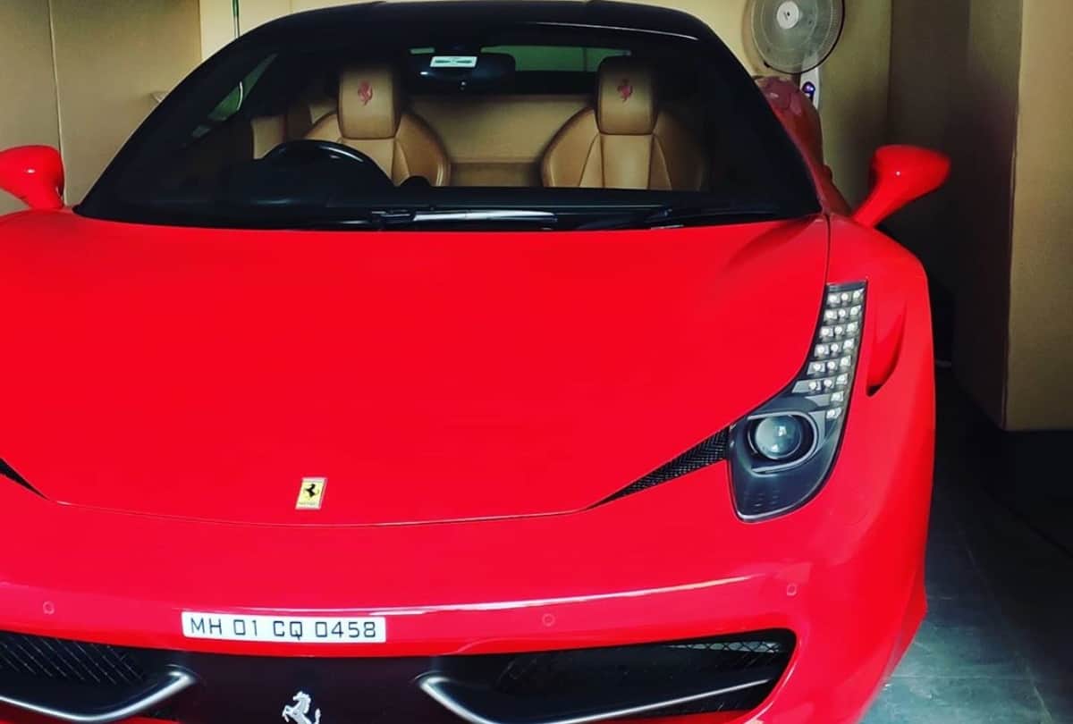 shahrukh khan luxurious vanity van price is 4 crore which bathroom as big as 1 bhk flat