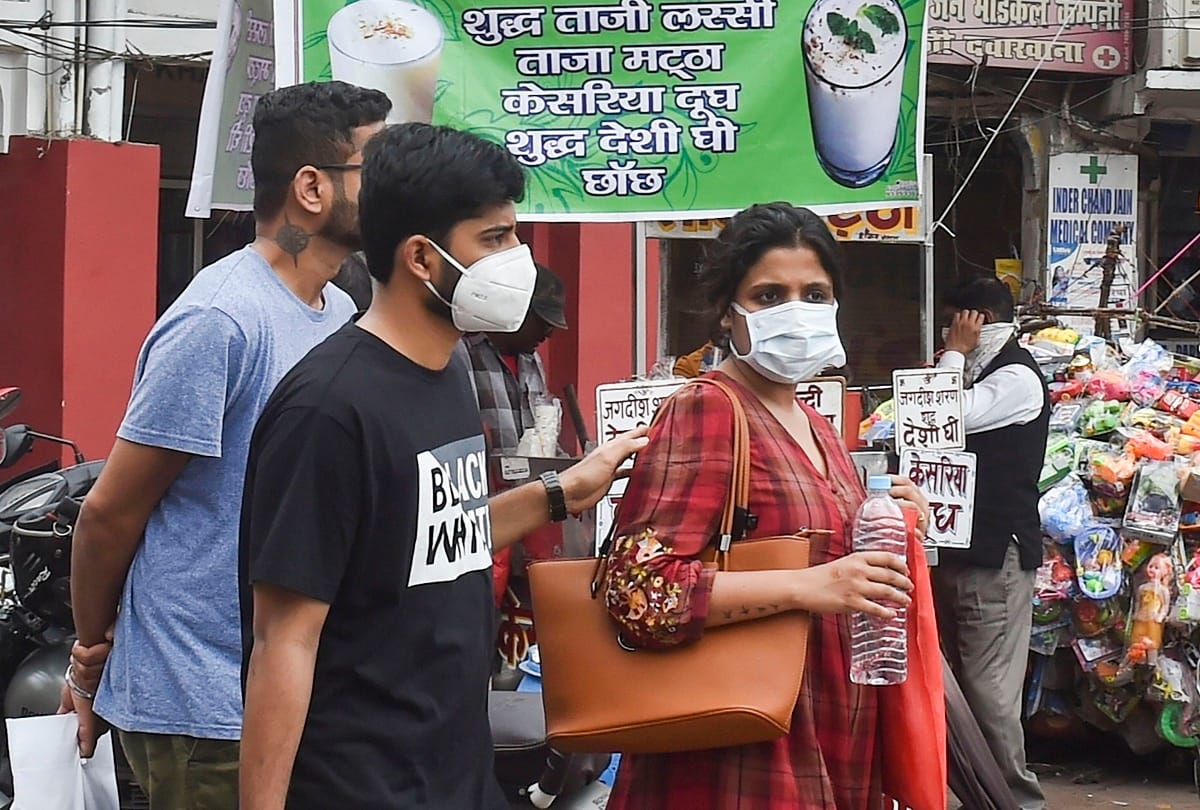 Do not use Finger tongue while counting rupees Due to Coronavirus