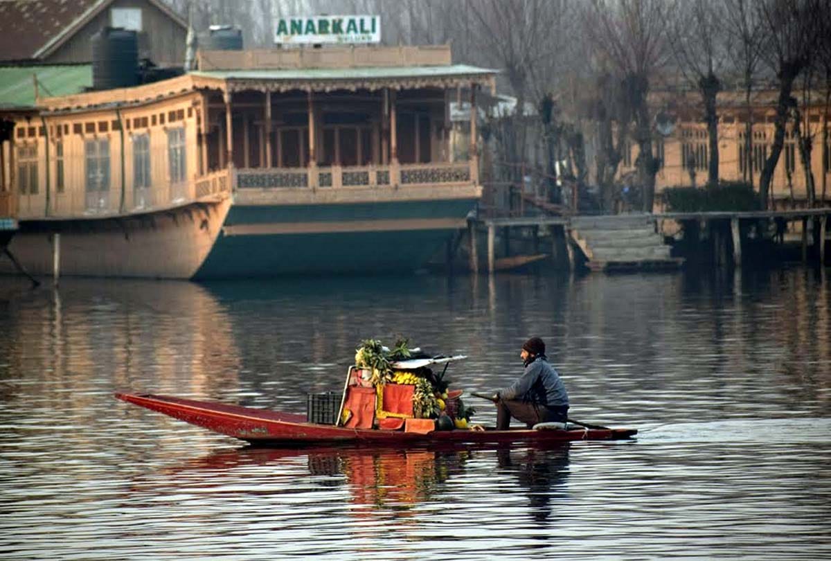 Kashmir tourism Adverse effected due to corona virus