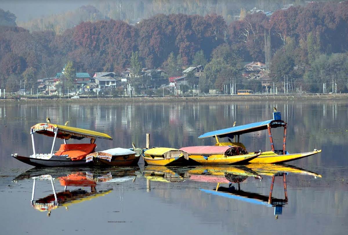 Kashmir tourism Adverse effected due to corona virus