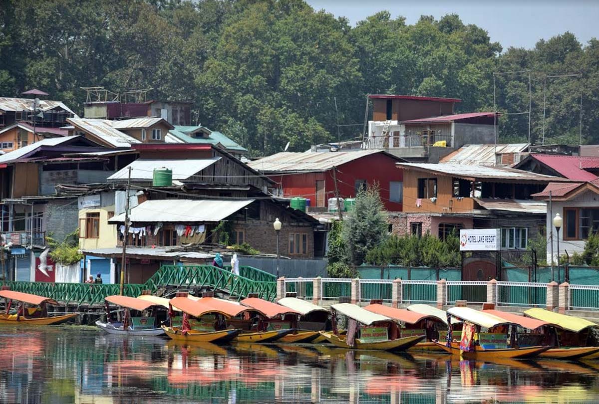 Kashmir tourism Adverse effected due to corona virus