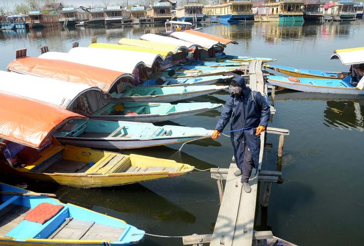 Coronavirus, Administration tightens to tackle Corona in Kashmir, anti infection campaign continues