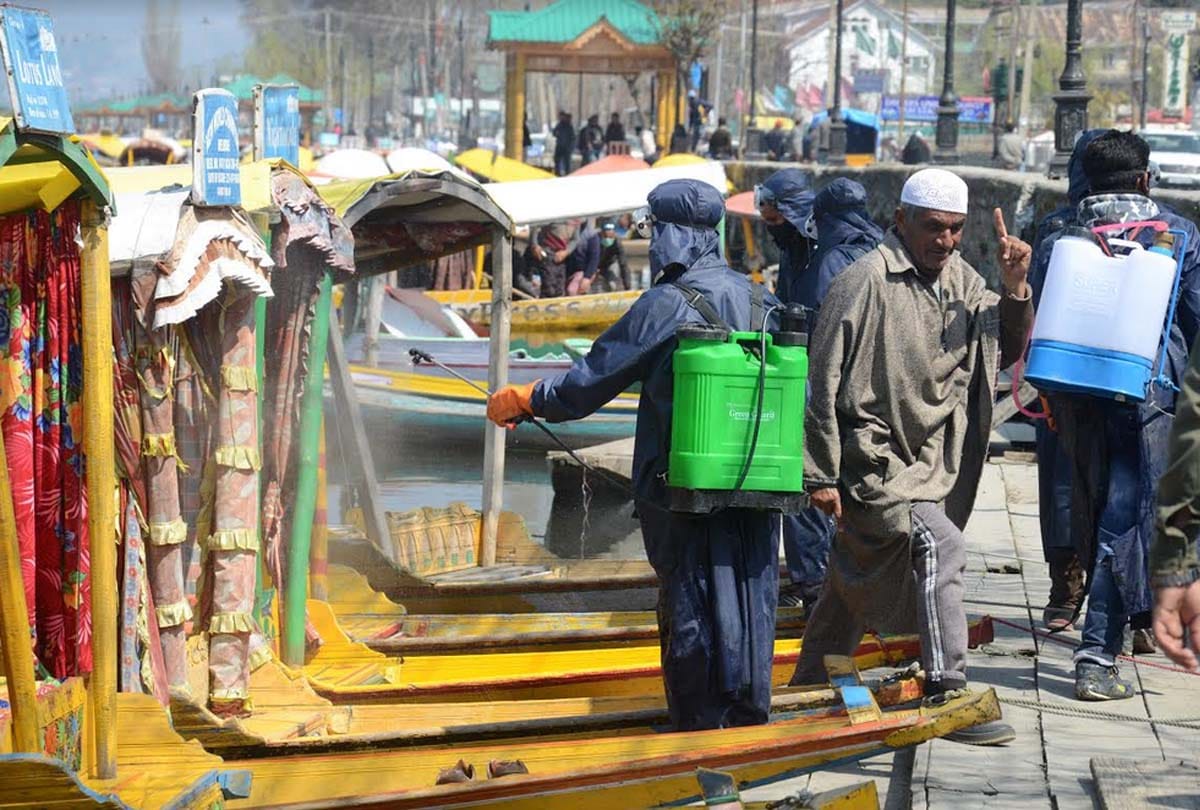 Coronavirus, Administration tightens to tackle Corona in Kashmir, anti infection campaign continues