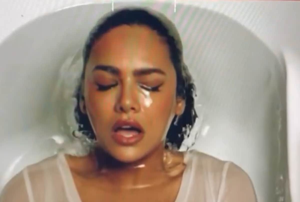 Esha Gupta seen on the bathtub video share on instagram