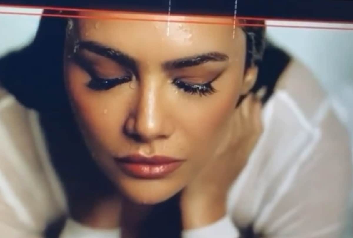 Esha Gupta seen on the bathtub video share on instagram