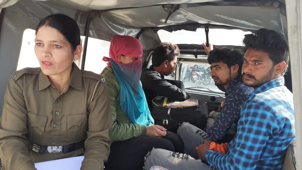 blackmail hotal onwer,women and three other arrest