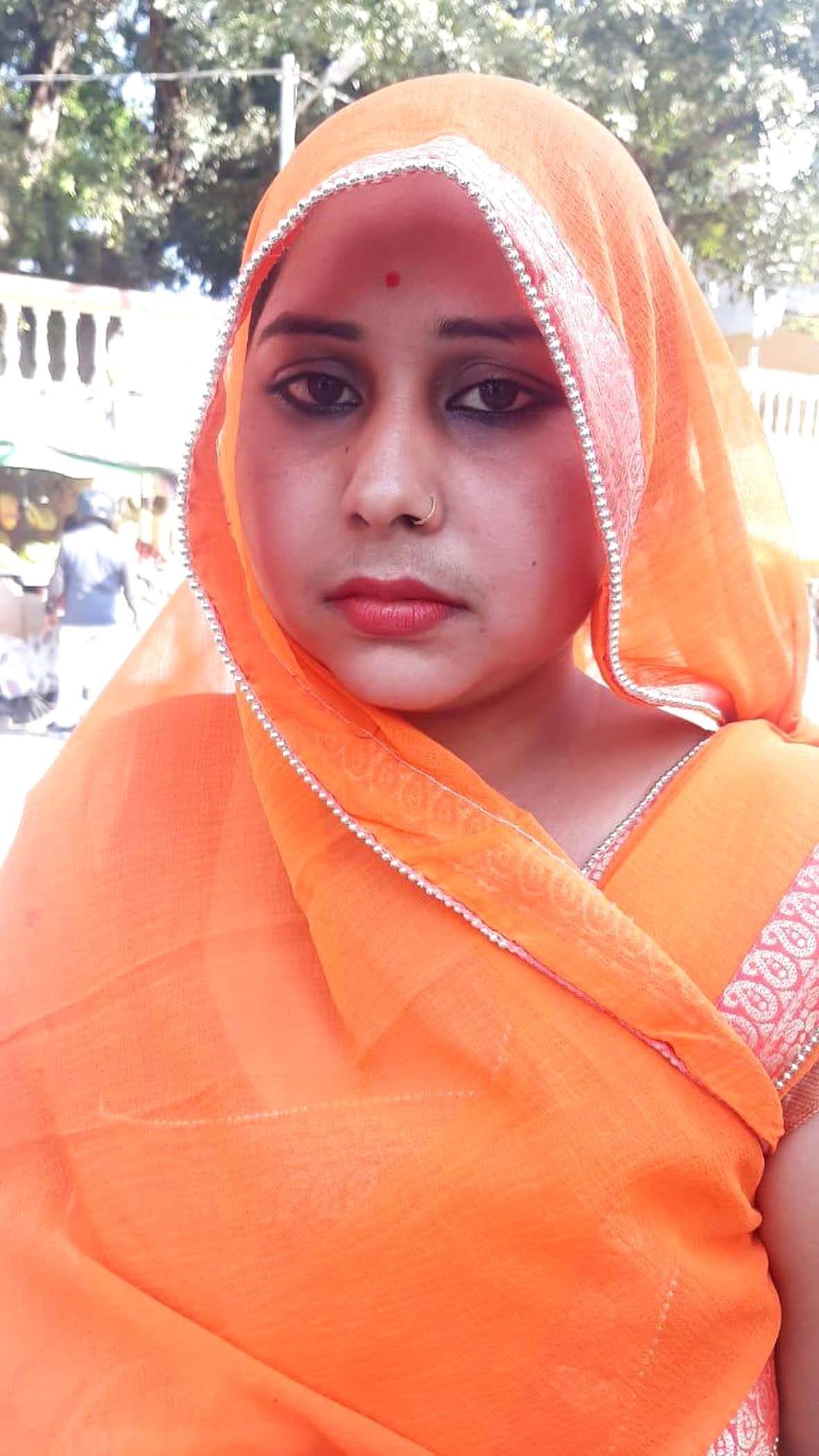 Mangalasutra robbed of a woman in a moving bus