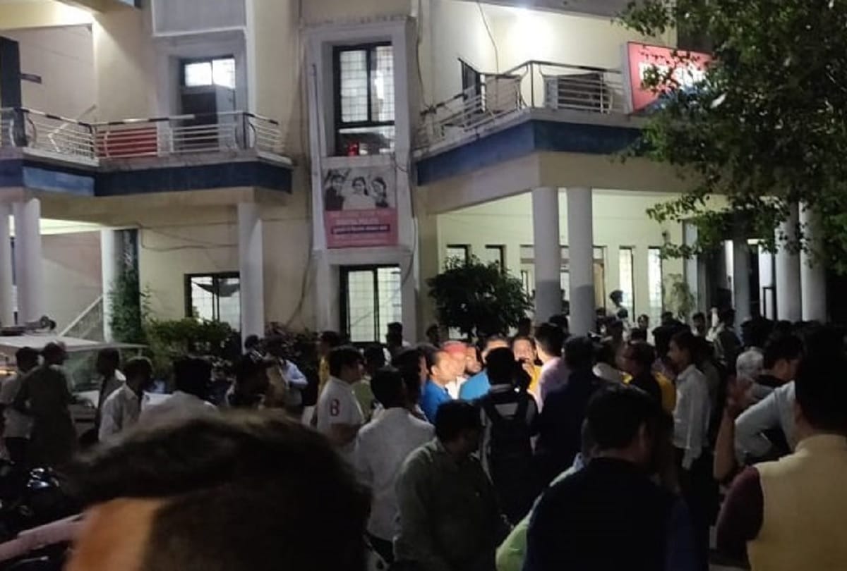 Madhya Pradesh Political Crisis Live Updates: Kamal Nath Digvijaya Singh Shivraj Singh BJP Congress