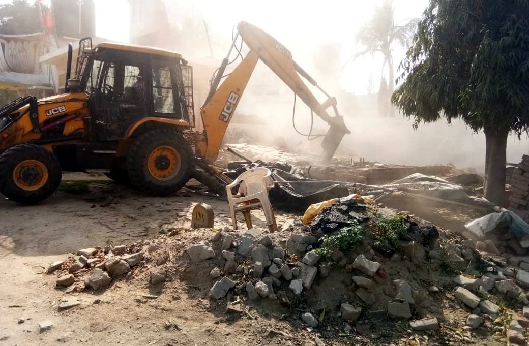 pda demolished the building in mumfordganj