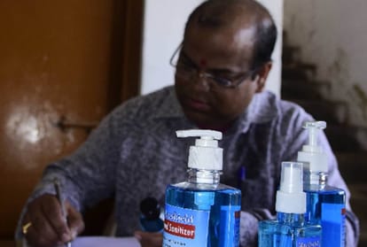 FSDA raid on sanitizer factory of without license in lucknow