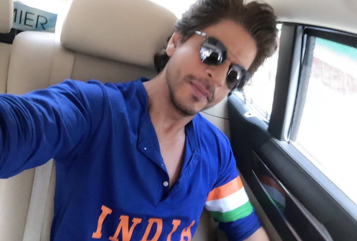 Shahrukh Khan Became Babysitter For Suhana Khan Ananya Panday and Shanaya Kapoor When Gauri Khan Parties With Friends