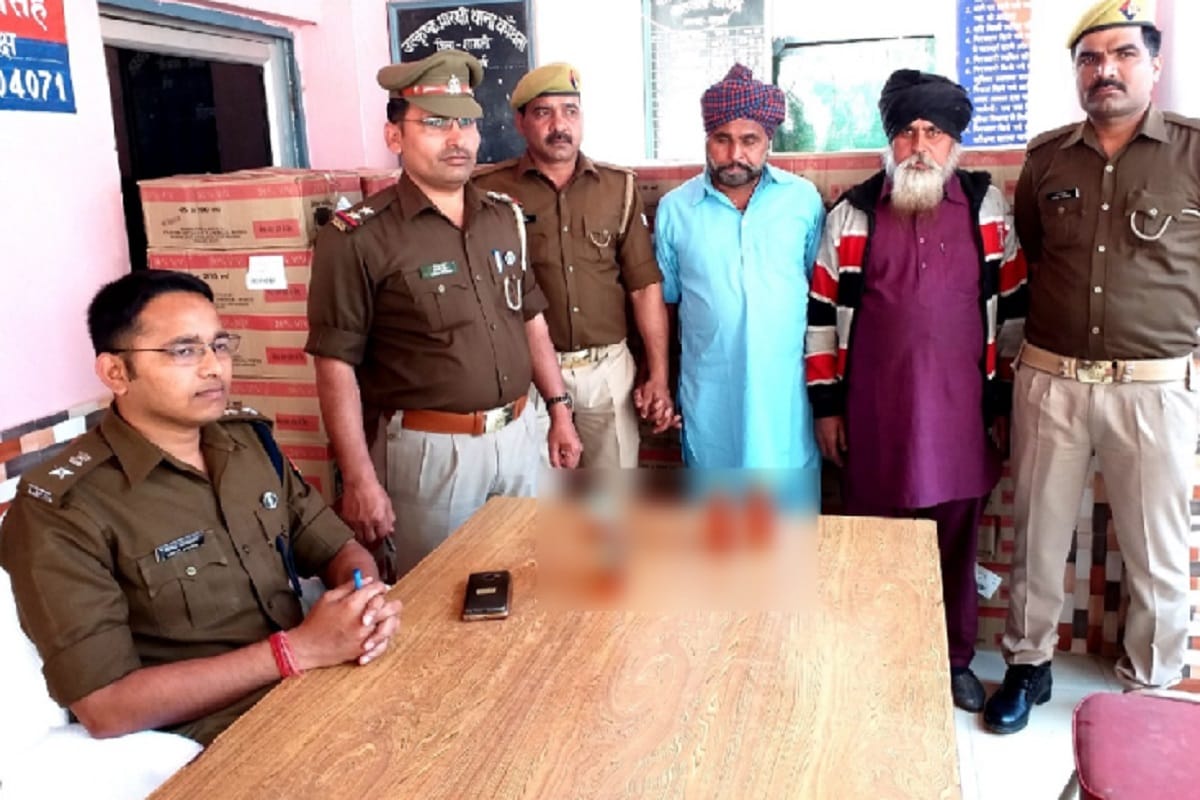 Police caught 30 lakh liquor from truck, two arrested