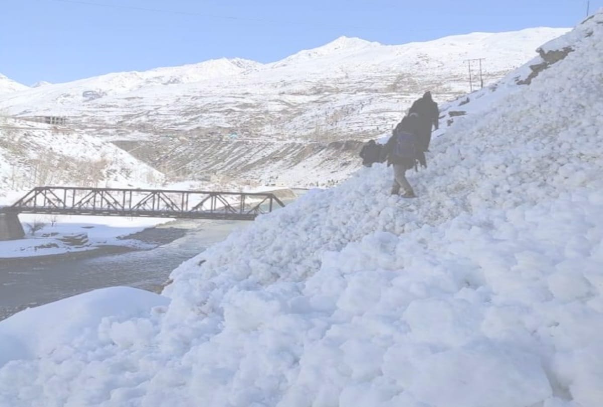 heavy rain and snowfall warning for himachal, Yellow and Orange alerts issued
