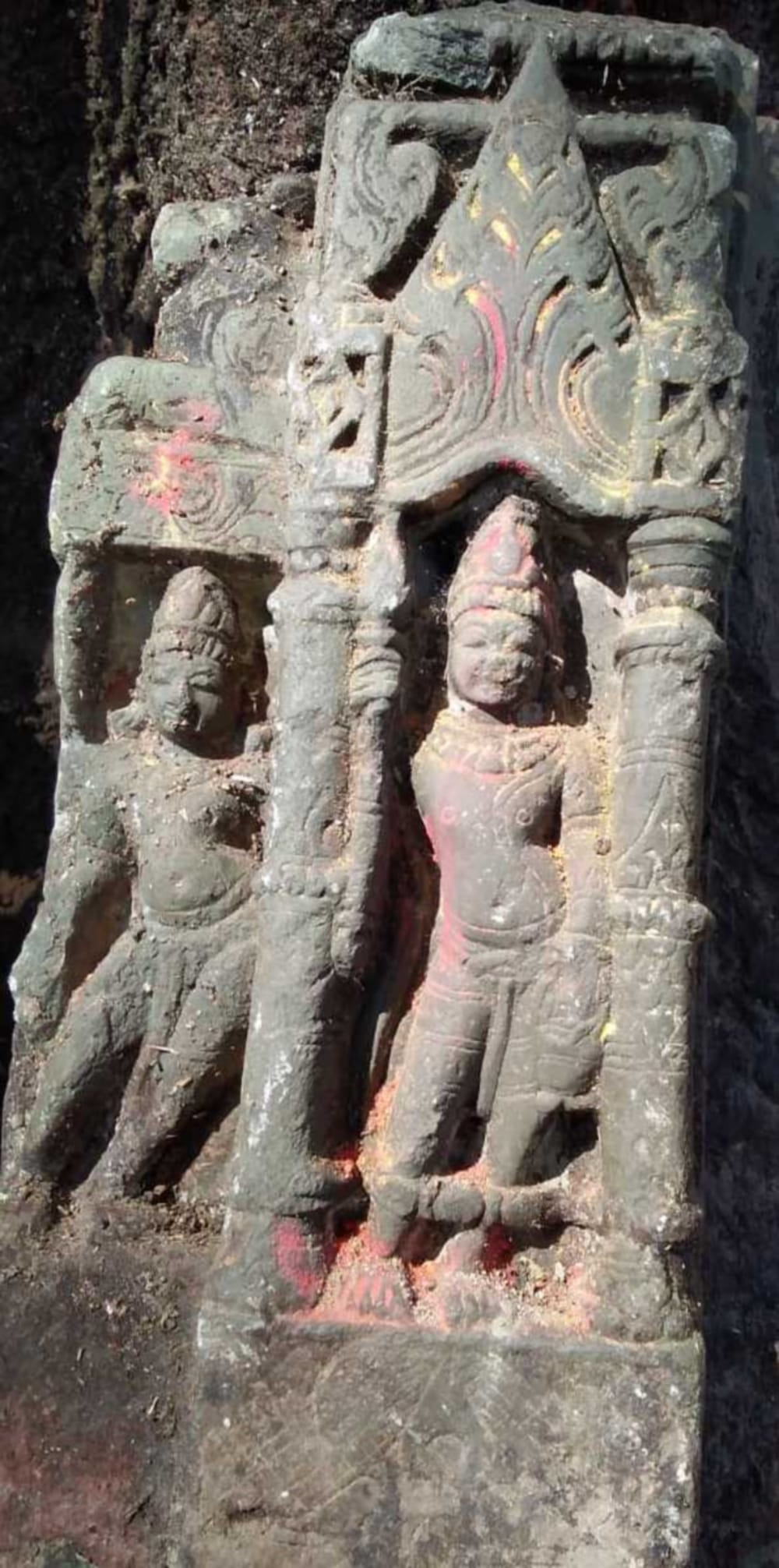 Uttarakhand: Two ancient rare sculptures on a stone found during excavation