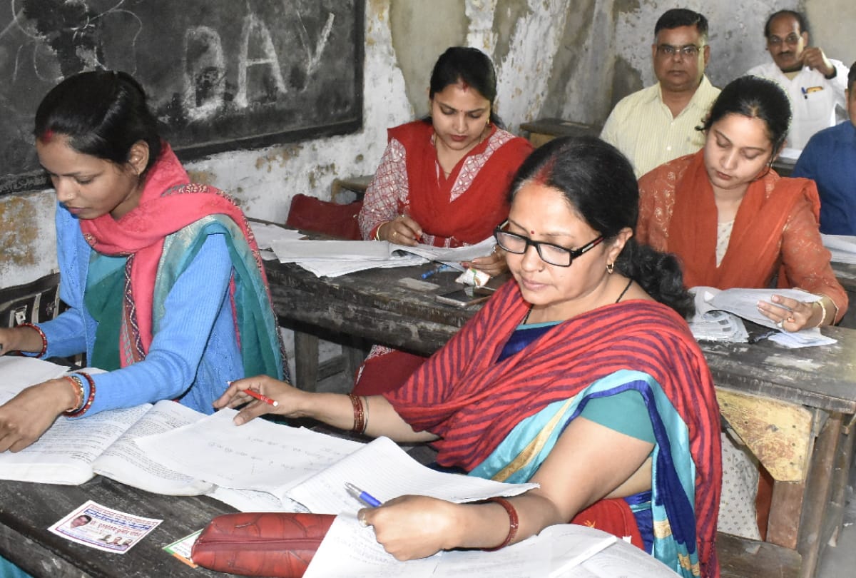 UP Board exam 2020 copy checking will start from five May in gorakhpur