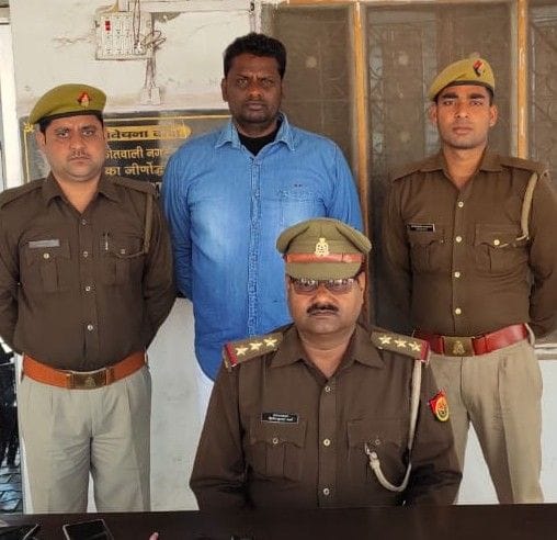 Hathras: Police arrested the accused for killing the teacher