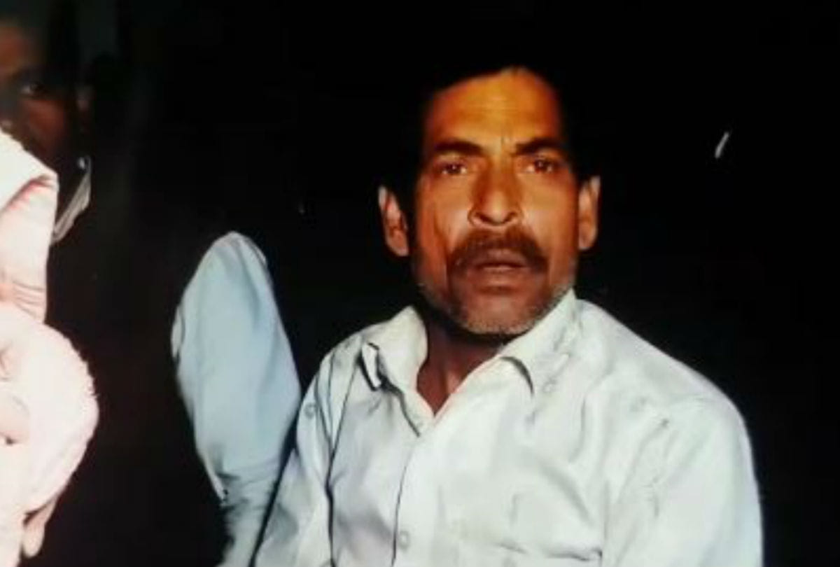 father killed two daughters for stealing mobile in mainpuri