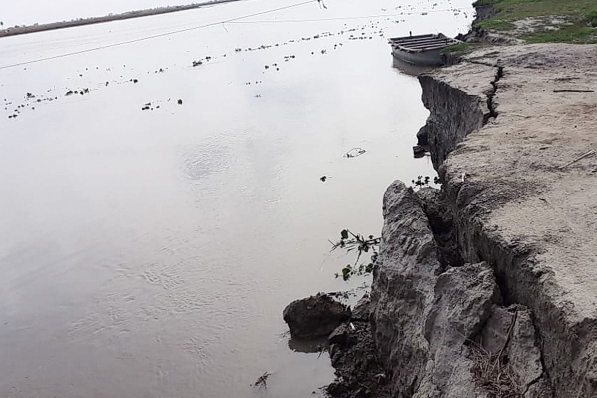 land cutting by ganga water due to increse water lavel by heavy rain