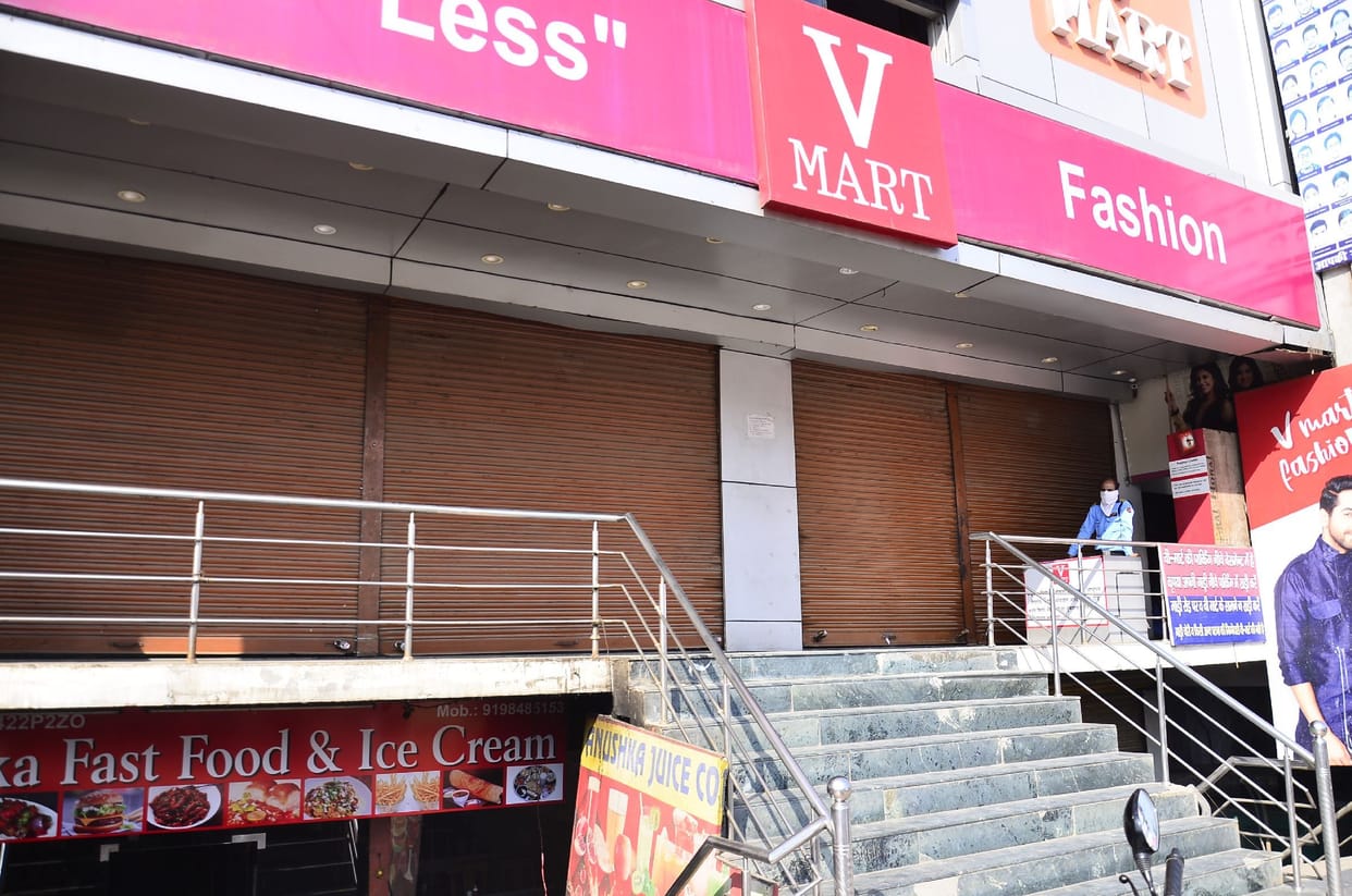 Shopping goods closed, silence in the market, turnover of crores affected