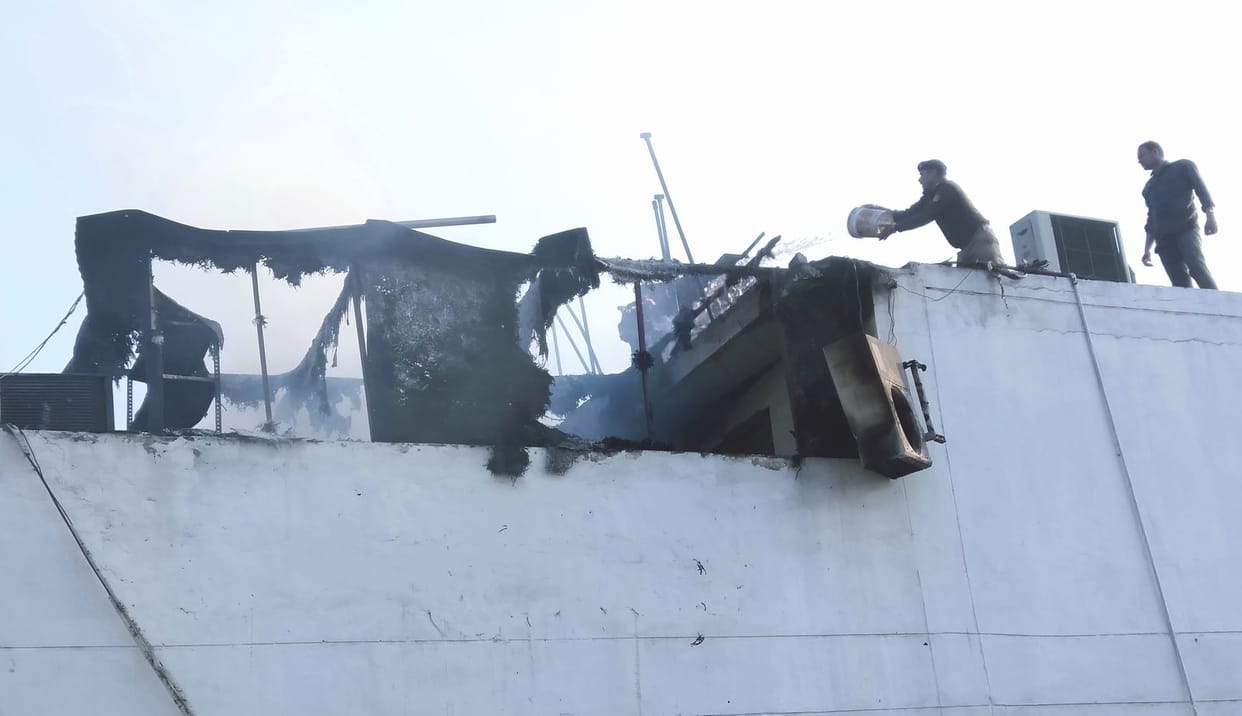 Fire on the roof of the hotel, loss of millions
