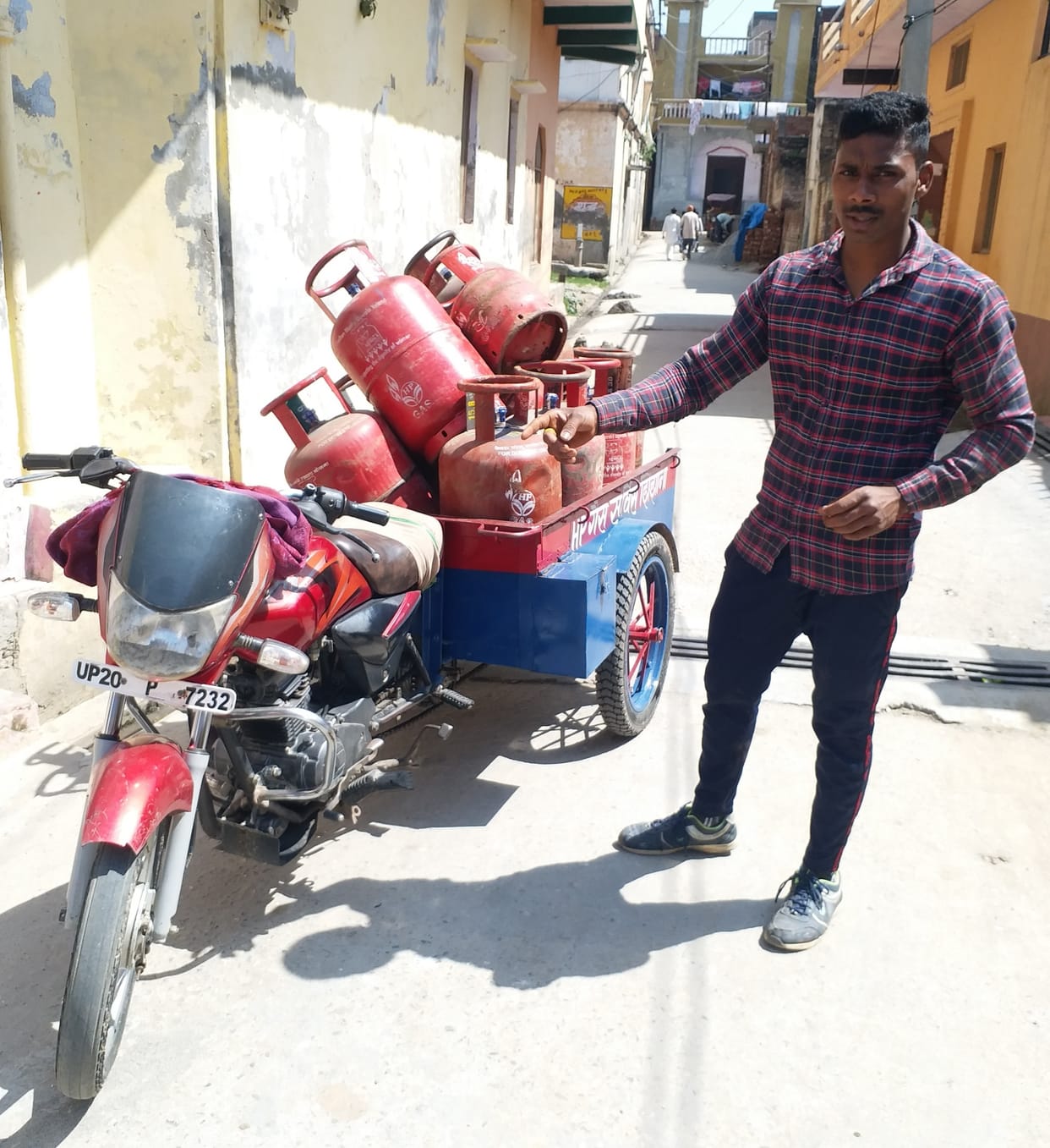 Goods being transported in jugaad keeping rules in mind