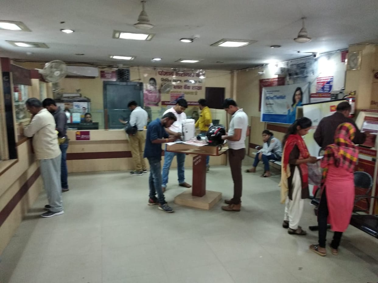 coronavirus alert, sanitizer is not available in bank at gorakhpur