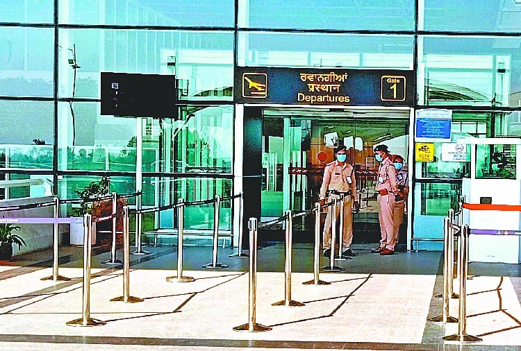 Corona Virus, Thermal Scanning being done before entry at international airport