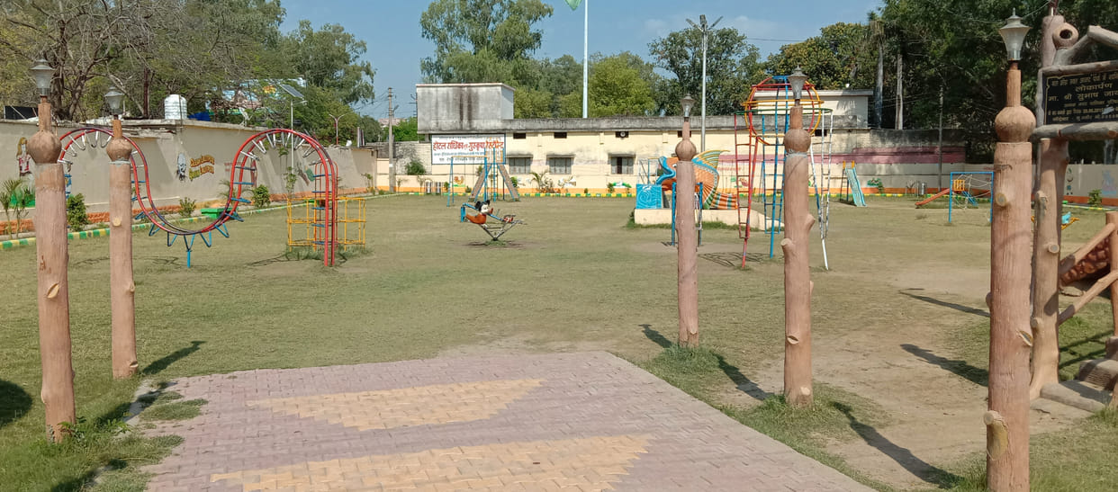 The silence in the park, people watching the count
