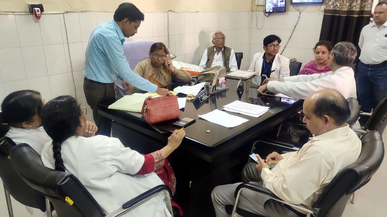 Fever clinic has been established in aligarh's hospitals due to corona.