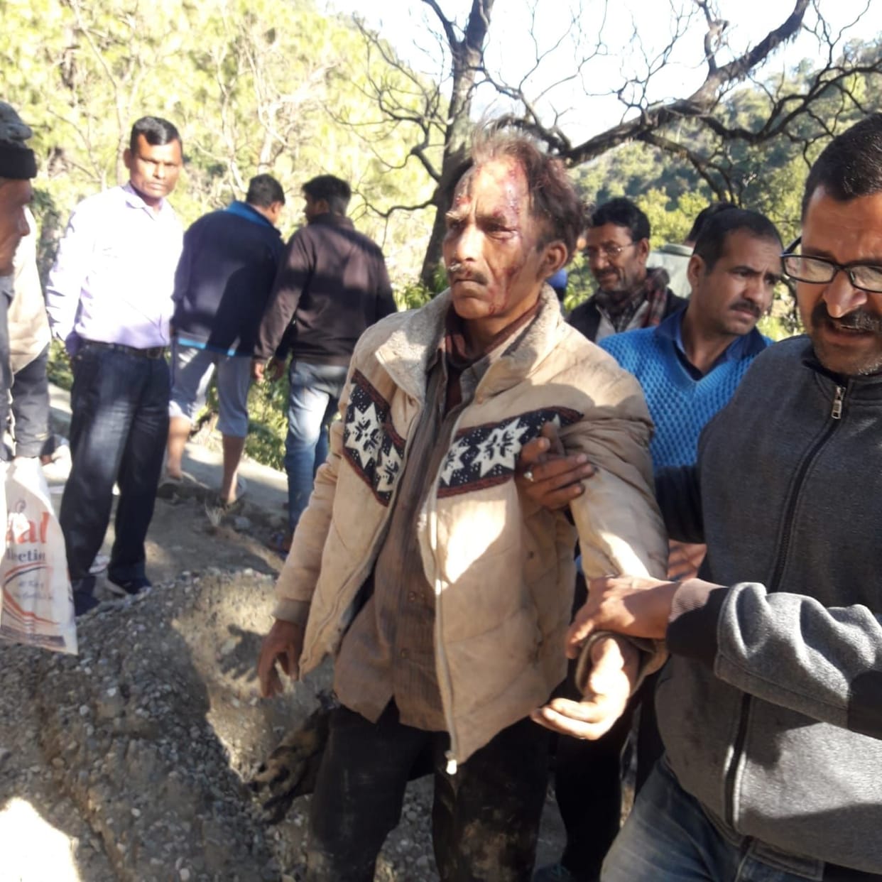 One died, three injured in a fall in the cantor's ditch