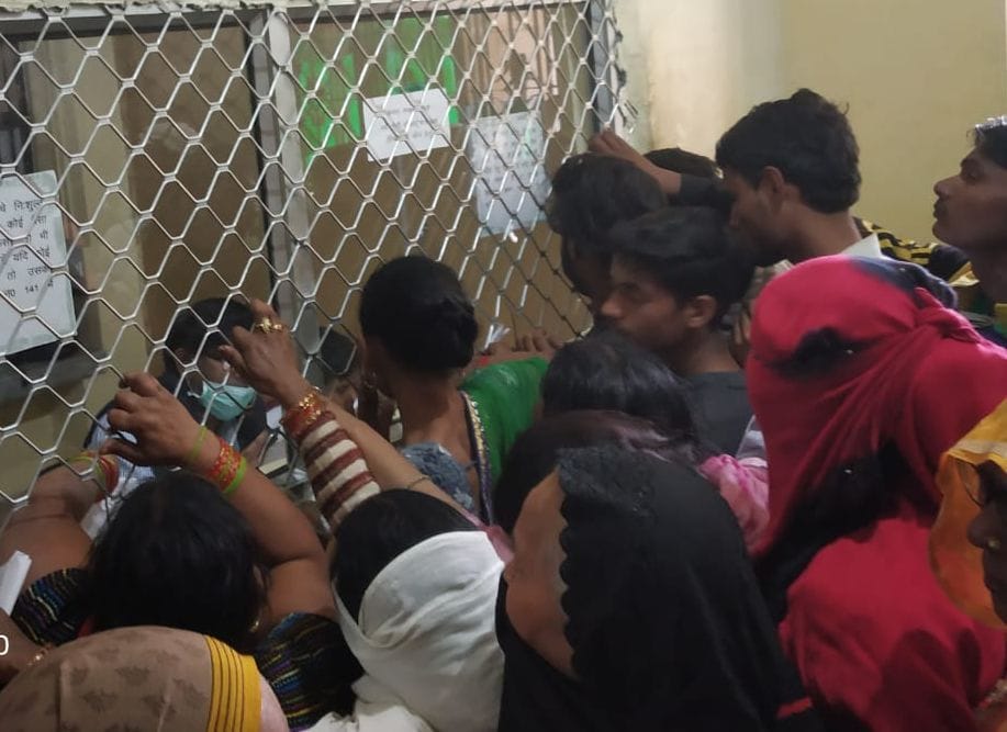 Lab technicians are on strike, patients are in trouble.