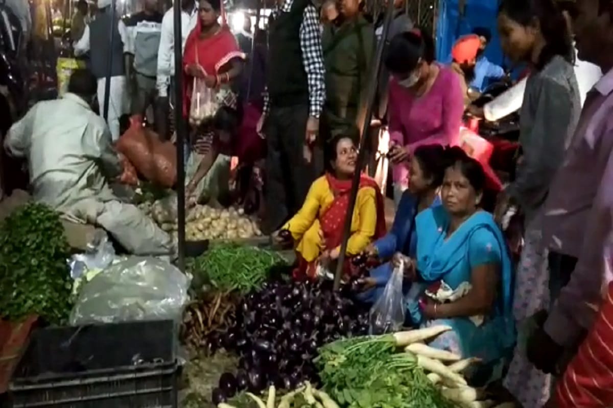 Corona, Vegetable market has been affected due to Corona Virus at today in Meerut