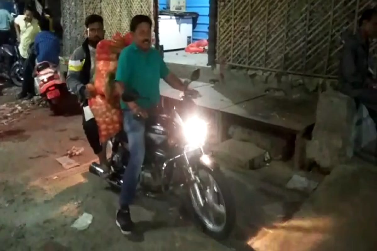 Corona, Vegetable market has been affected due to Corona Virus at today in Meerut